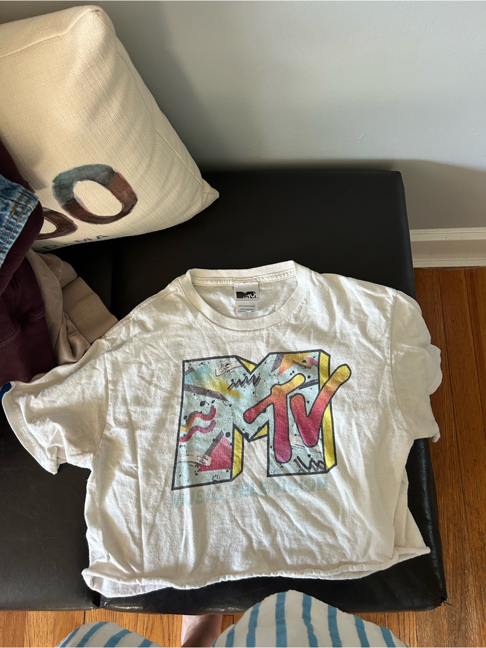 MTV Graphic Logo Cropped T-Shirt